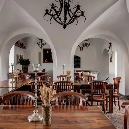 Zamek Zabreh & Pivovar 酒店 俄斯特拉发